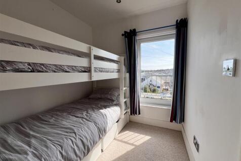 Bedroom 3/Study: