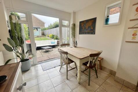 Kitchen/dining