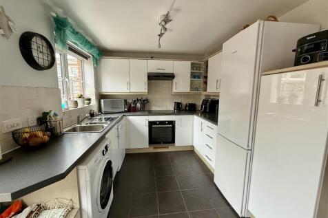 Kitchen/Dining Room: