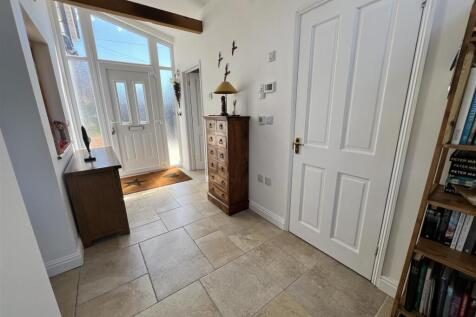 Entrance Hall 2.jpg