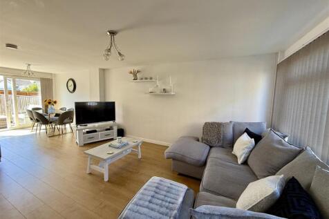 Living Area: