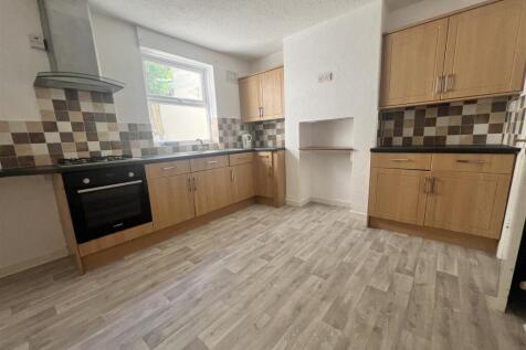 Kitchen/Dining Room: