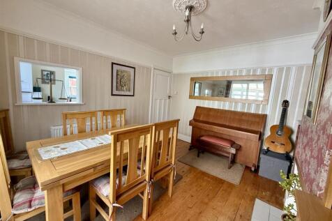 Dining Room: