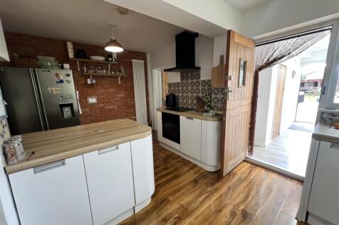 Kitchen: