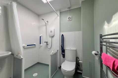 Shower Room: