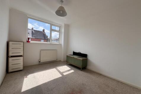 Bedroom 2: