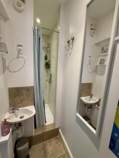 Annexe Shower Room: