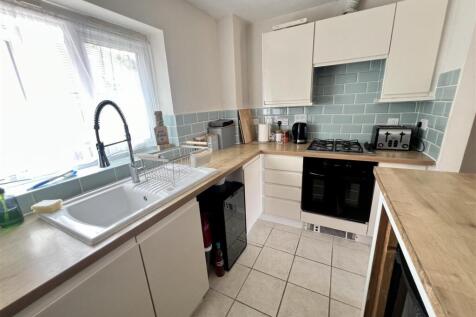 Kitchen Area: