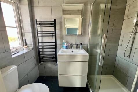 En-suite Shower Room: