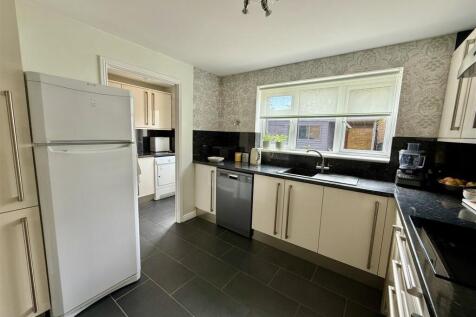 Kitchen: