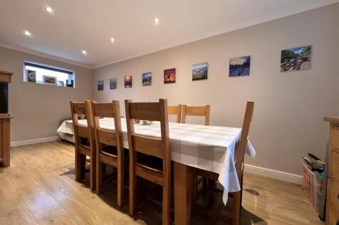 Separate Dining Room: