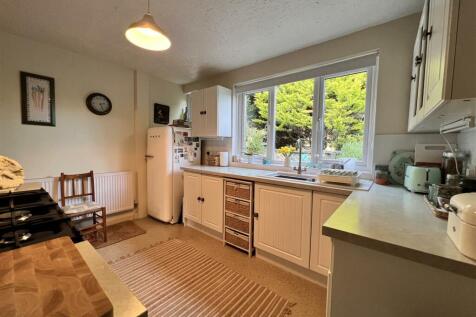 Kitchen: