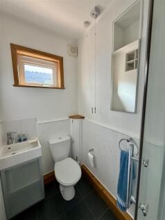 Shower Room:
