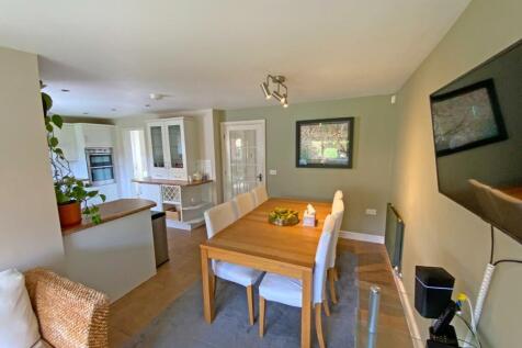 Kitchen Dining Area