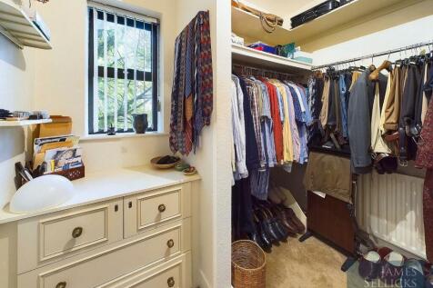 Walk-In Wardrobe