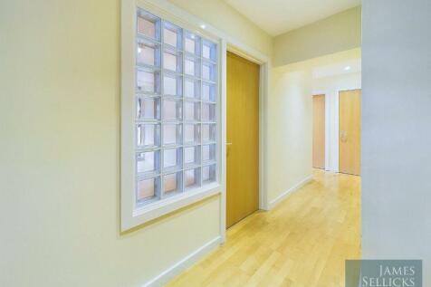 Private Entrance Hall