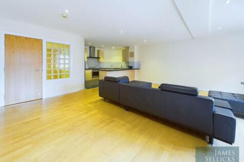 Open Plan Living/Dining Kitchen