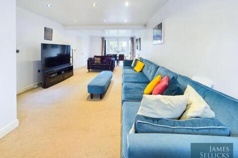 through lounge/dining room