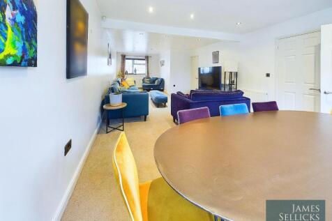 through lounge/dining room