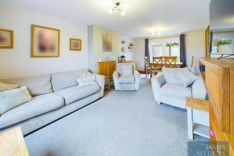 Through Lounge/Dining Room