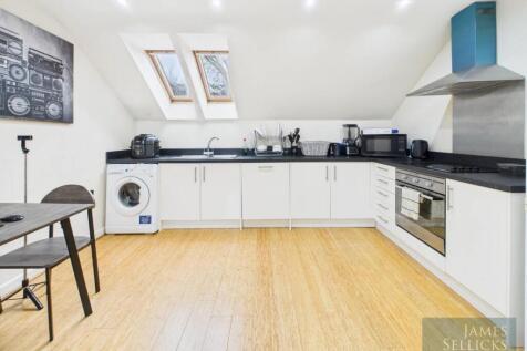 Open plan living area/kitchen