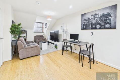 Open plan living area/kitchen