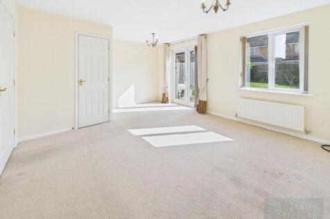 L shaped through lounge/dining room
