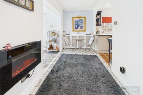 Sitting/Dining Room