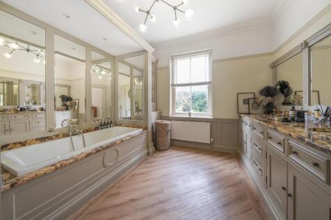Master En-Suite
