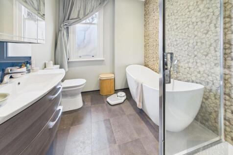Main Bathrom