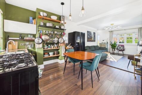 Open plan living/dining/kitchen