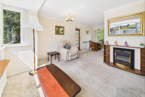 &#39;L&#39; shaped Sitting/Dining Room
