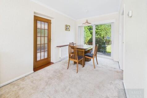 &#39;L&#39; shaped Sitting/Dining Room