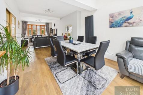 sitting/dining room