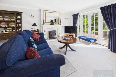 Sitting/Dining Room