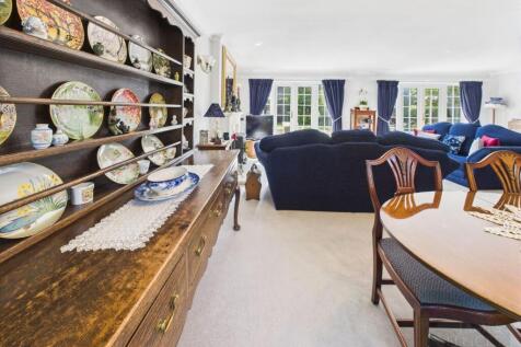 Sitting/Dining Room