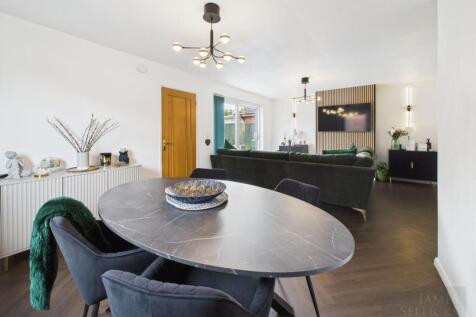 Sitting/Dining Room
