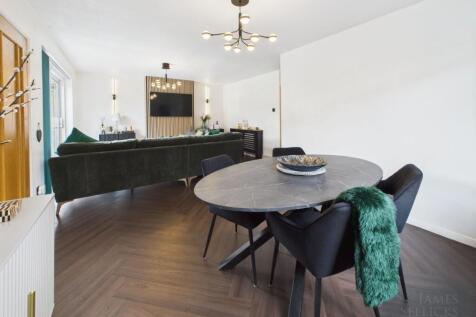 Sitting/Dining Room