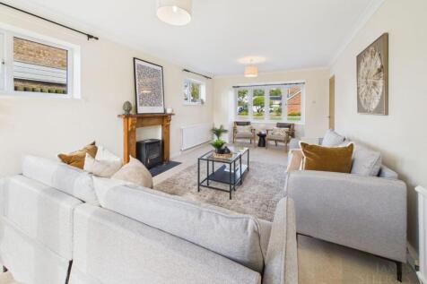 Through sitting room