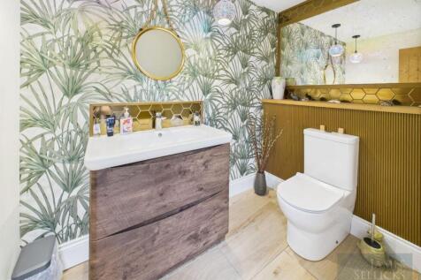 Ground Floor Cloakroom