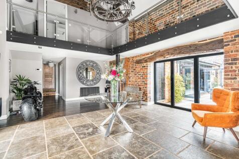 Hall/Reception Room