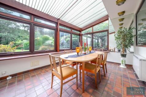 Garden/Dining Room