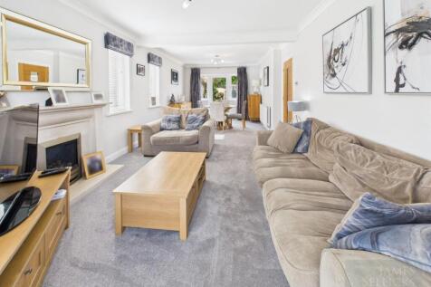Through Lounge/Dining Room