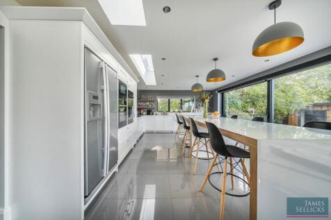 Spacious family kitchen