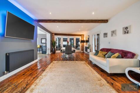 Sitting/Dining Areas