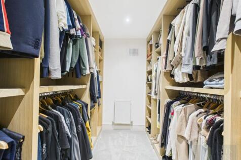 Walk-in Wardrobe