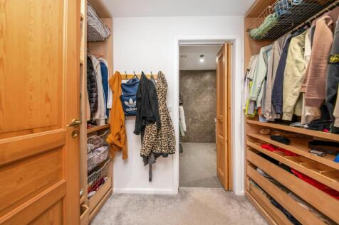 DRESSING ROOM