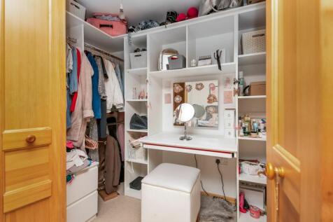 DRESSING ROOM