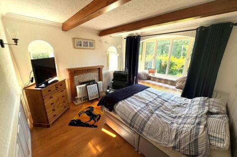 LIVING ROOM/ SNUG