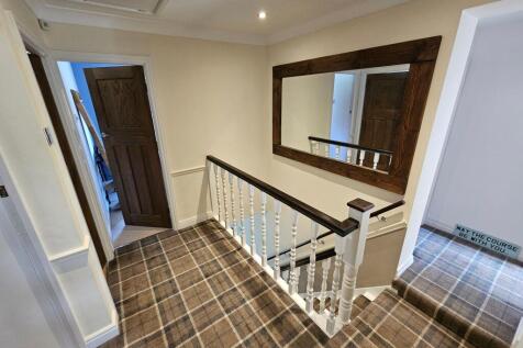 FIRST FLOOR LANDING